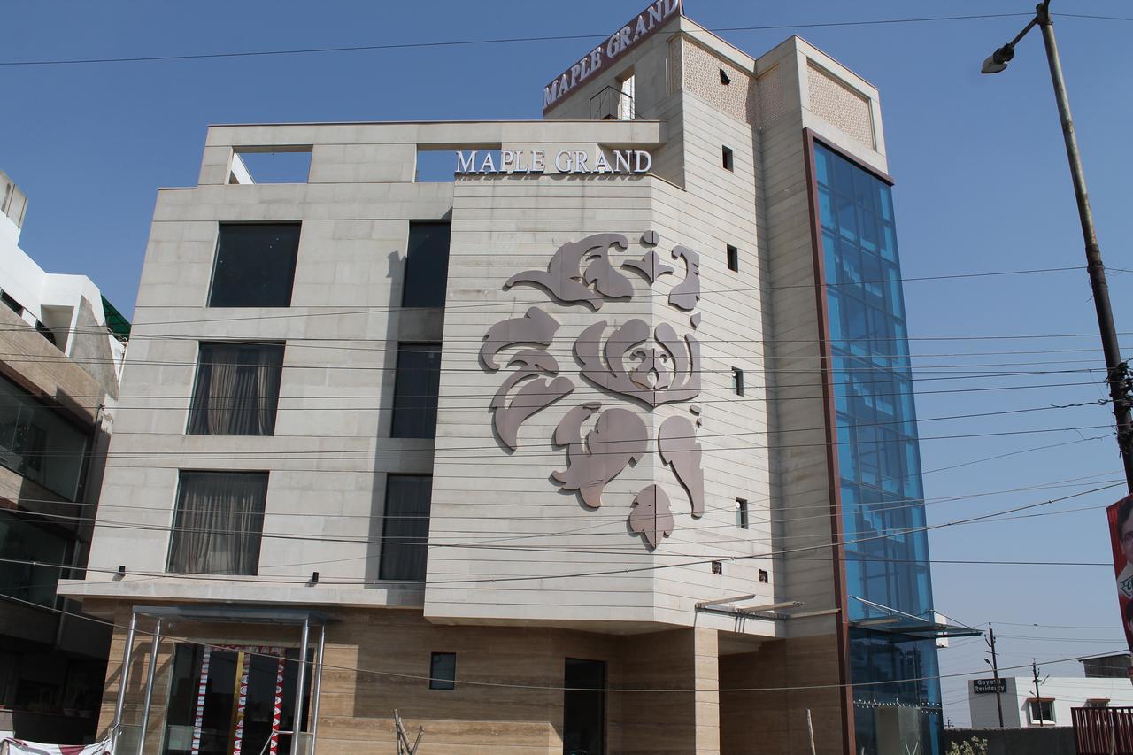 Maple Grand Hotel Агра Екстериор снимка